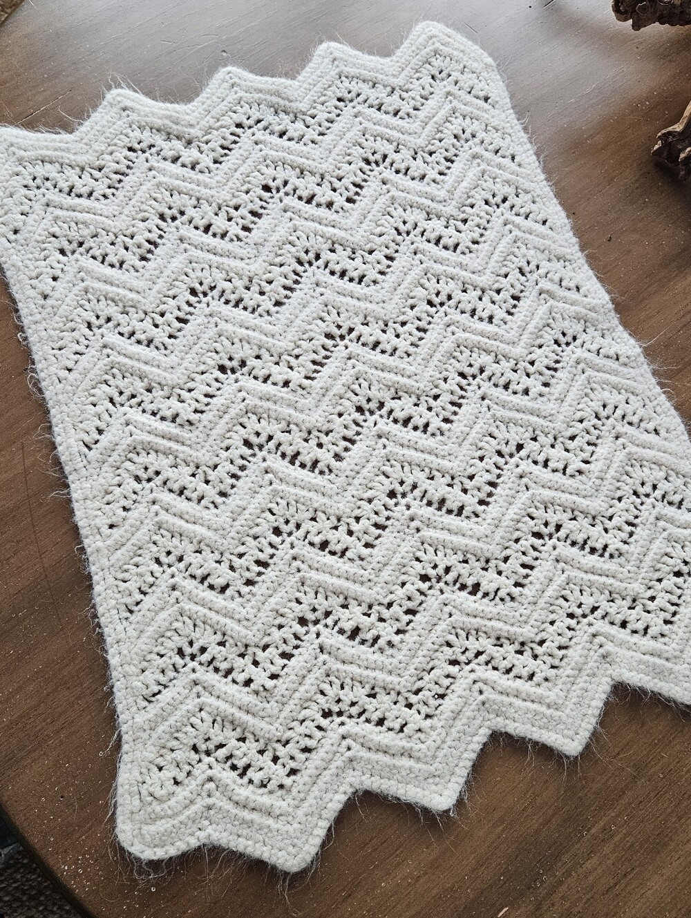 Vtg Handmade Mini Blanket 16x22 Cream Fisherman Net Ripple Chevron Table Top